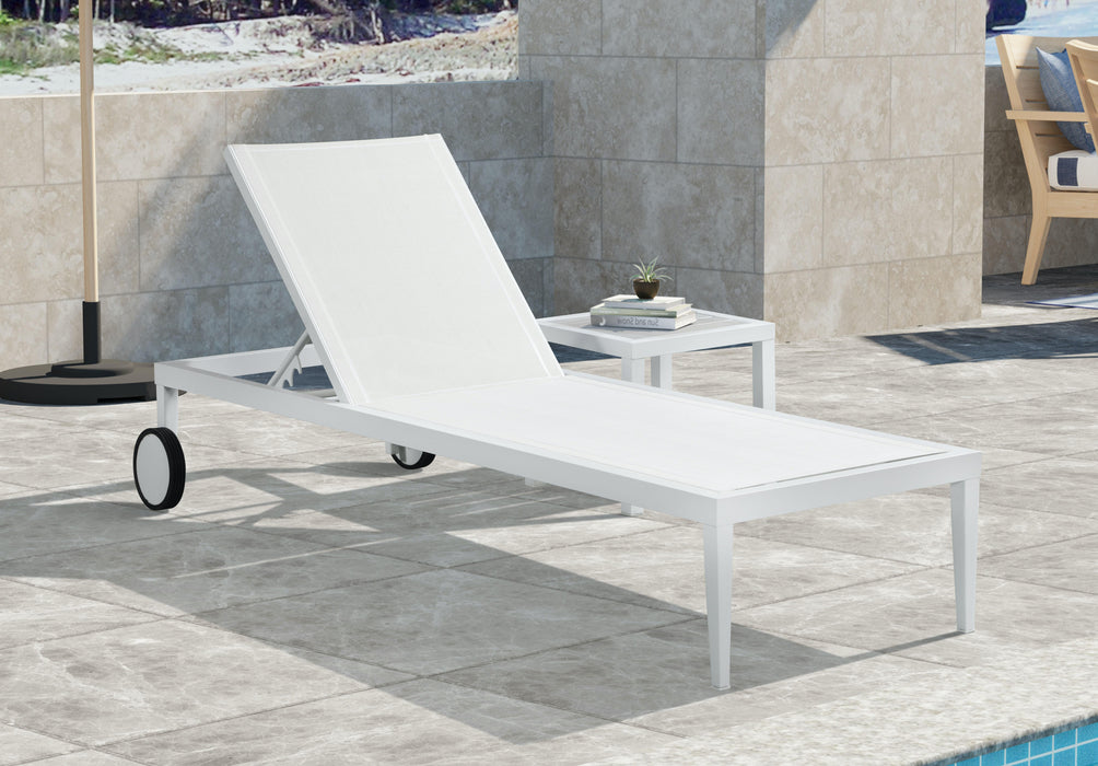 Nizuc White Mesh Waterproof Fabric Outdoor Patio Aluminum Mesh Chaise Lounge Chair